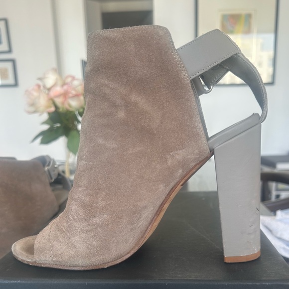 Vince Addison Peep-Toe Bootie Woodsmoke Suede - Picture 5 of 10